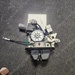 렉서스 ES300h 19년식 중고 트렁크로크 판매합니다.