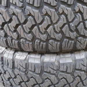 태쉬타이어 RIDGE BLADE X/T 타이어 판매합니다 사이즈는 LT275/60R20 119/116S 입니다 사진 참고해주세요~