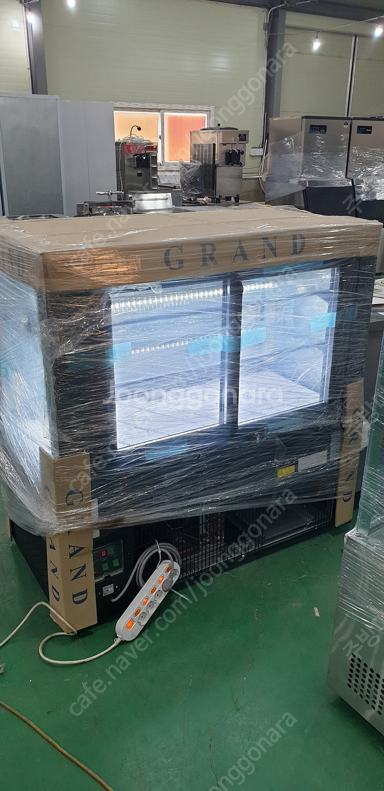 그랜드우성1200제과쇼케이스사각뒷문3단LED 블랙 판매...--3