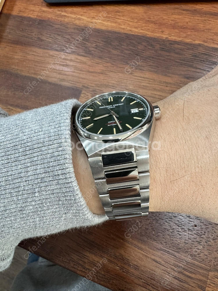 프레드릭 콘스탄트 하이라이프 COSC 39mm 그린 다...--3