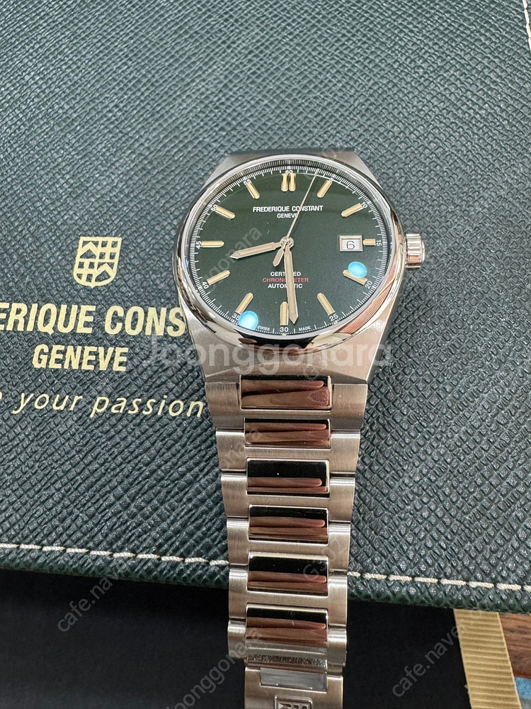 프레드릭 콘스탄트 하이라이프 COSC 39mm 그린 다...--4