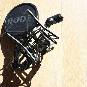 로데 RODE shock mount 마이크 거치대 SM6 팝니다.