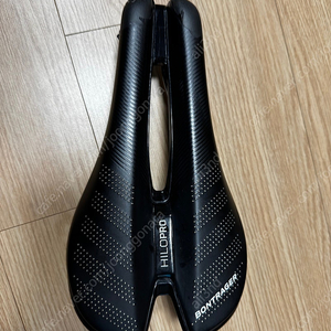 본트래거 힐로 프로 카본 레일 철인용 안장 판매합니다.