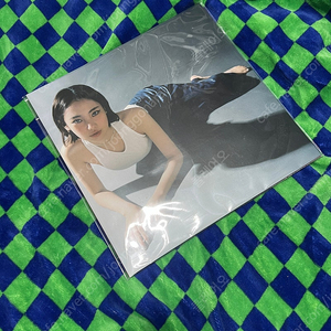 유라 GAUSSIAN LP (5/8-5/9직거래만 가능) 중고나라 앱 로그인이 안돼서 댓글이나 카페 채팅 주세요