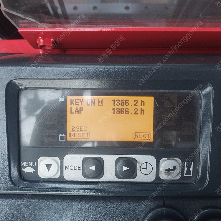 도요타 중고 전동지게차 0.9톤 2단 3000MM 1366시간사용 2016년12월식--3