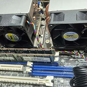 3U 서버, 제온 E5-2680 v4 (Xeon) x 2개 (듀얼 CPU), ASUS 서버보드 Z10PA-D8. 삼성 128GB ECC 메모리