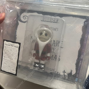 크리스마스의 악몽 한정판 야광 축광 큐브릭 미개봉 팝니다.