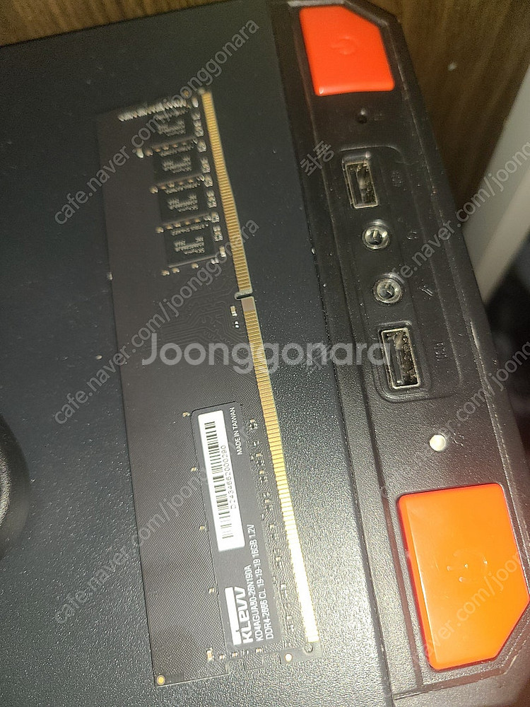 ddr4 16기가 팝니다 2666 에센코어--0