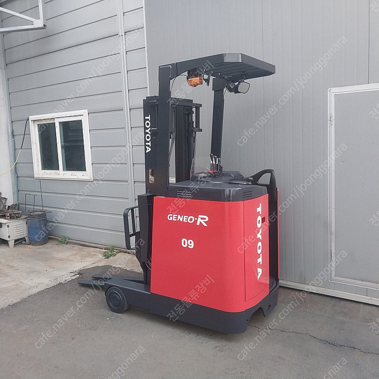 도요타 중고 전동지게차 0.9톤 입식지게차 1350시간 사용 7FBR9[신차수준] 이미지