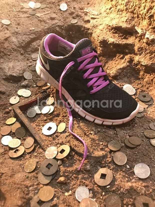 한정판] 나이키 런닝화 프리런2 새상품 260사이즈--0