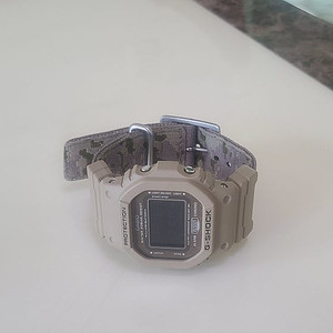 지샥 모델명 DW-5600LU-8DR 팝니다