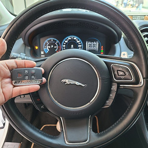 재규어 E-PACE, F-TYPE, XE, XF, XJ 차량키 회로 단선 및 기능 오류 발생 시 전체 복원,수리와 스페어키 최대 3개까지 제작 가능