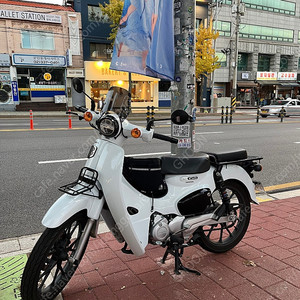 슈퍼커브110 23년식 화이트블랙 c125훨 커스텀
