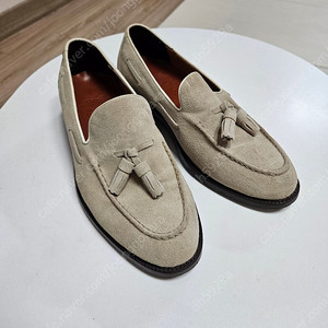 로맨틱무브 테슬로퍼(ivory) 250-255 팝니다.