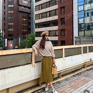 코스모폴리탄줄라이 바가텔스커트13만택포 LCVY