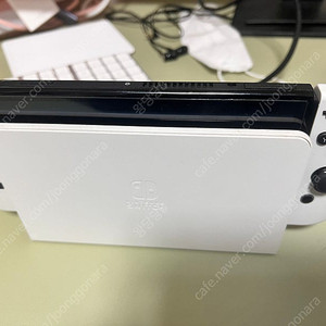닌텐도 스위치 OLED 및 MIG 카드 판매합니다.