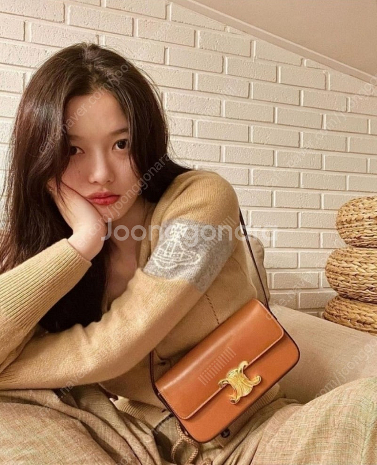 비비안웨스트우드 캐시미어 견장 가디건 (김유정 착용)--0