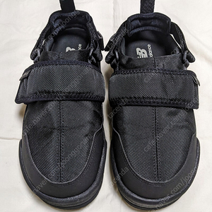[270/us9] 뉴발란스 뮬 샌들 (SD5205BKR) 판매.