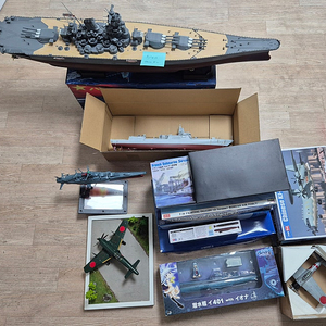 1/250~1/700 함선완성품, 1/700 미개봉 잠수함, 1/48~1/144 미개봉 전투기, 폭격기 대량 판매합니다.