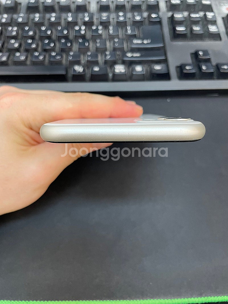 아이폰11 화이트 64GB 사설교체 상태좋은 중고15만...--3