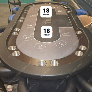 홀덤테이블 10포 1년 미사용 홀덤칩 의자 세트 총 7개 하나는 11포 컵홀더 2구짜리 하나는 파이널 테이블1개