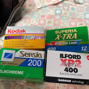 35mm 필름 4개 슬라이드, 흑백, 컬러