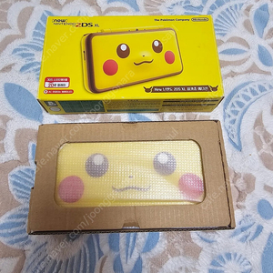 닌텐도 2DS XL 피카츄에디션 S급 팝니다