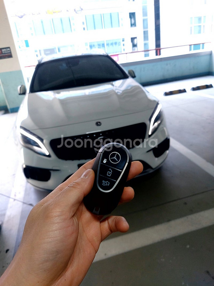 벤츠 GLA45 15년 기존키 디스플레이키로 블랙에디션...--4