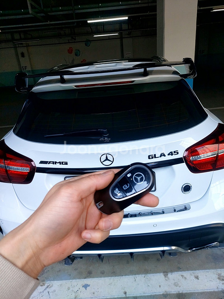 벤츠 GLA45 15년 기존키 디스플레이키로 블랙에디션...--5