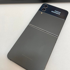 갤럭시Z플립4 블랙 256GB 무잔상 상태좋은 중고26만팝니다.