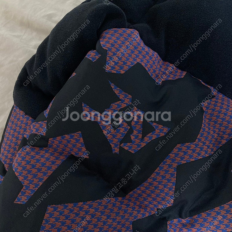 [50] 23FW 루이비통 다운 후드 패딩 570만원--4