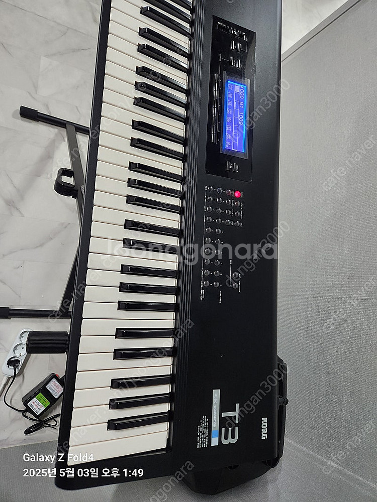 Korg T3--1
