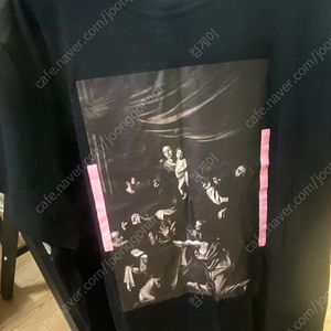 오프화이트 카라바지오 반팔티 팝니다 (XL)