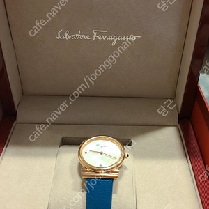 페라가모 타임피스 간치니 슬림 컬렉션 34mm 케이스 모델 캐리비안블루 레더 스트랩 로즈 골드 케이스 SFIY002-19 새제품 판매합니다