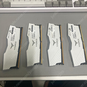 팀그룹 램 16GB 3600MHz 화이트
