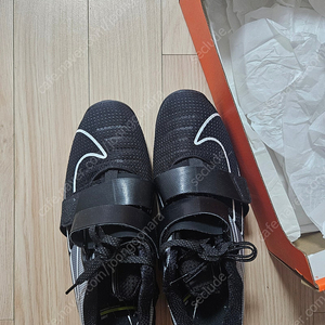 로말레오 4 역도화 270