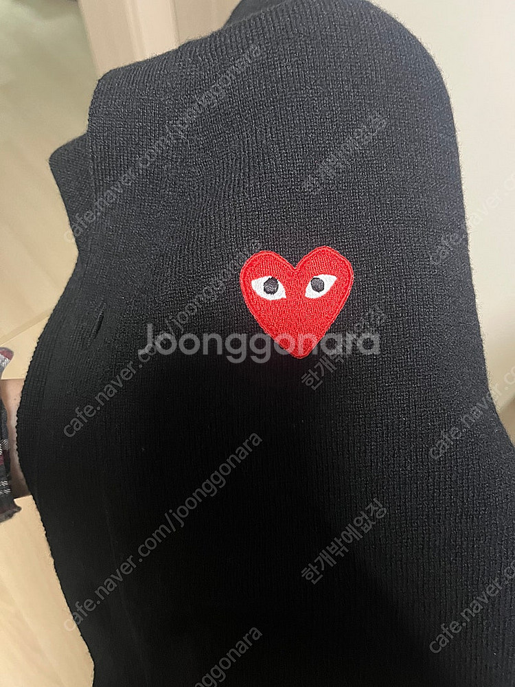 꼼데가르송 레드와펜 검정가디건 사이즈교환 원해요 L >...--0
