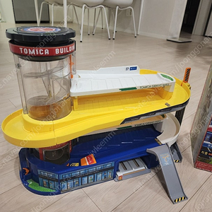 토미카 빌딩 주차타워