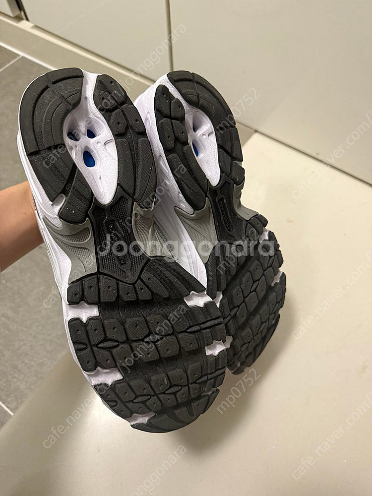 뉴발란스 530 (MR530SG (WHITE) / 230--5