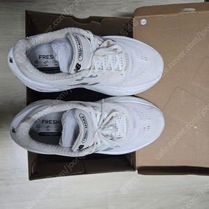 뉴발란스 270. 모어v5 싸게팜