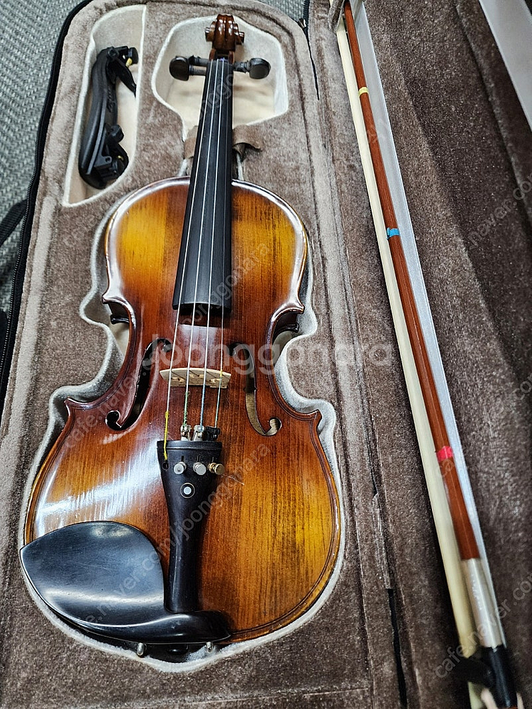 1/2 도미넌트현 국산바이올린 상태깨끗함 사각케이스 구입가 25만 사이즈별 있음 브랜드별 다양함 as가능 바로사용가...--5