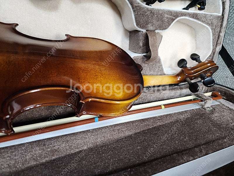 1/2 도미넌트현 국산바이올린 상태깨끗함 사각케이스 구입가 25만 사이즈별 있음 브랜드별 다양함 as가능 바로사용가...--7