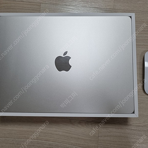 애플맥북에어 M2 13인치 256GB, 램8gb 스타라이트 S급(풀박스) 판매합니다.
