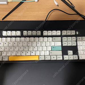 앱코 K660S(화이트 LED) + 9009 MDA 키캡 판매합니다.