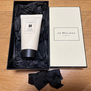 [새제품] 조말론 피오니 앤 블러쉬 스웨이드 핸드크림 50ml (상자, 포장 리본, 종이백) 판매합니다^^