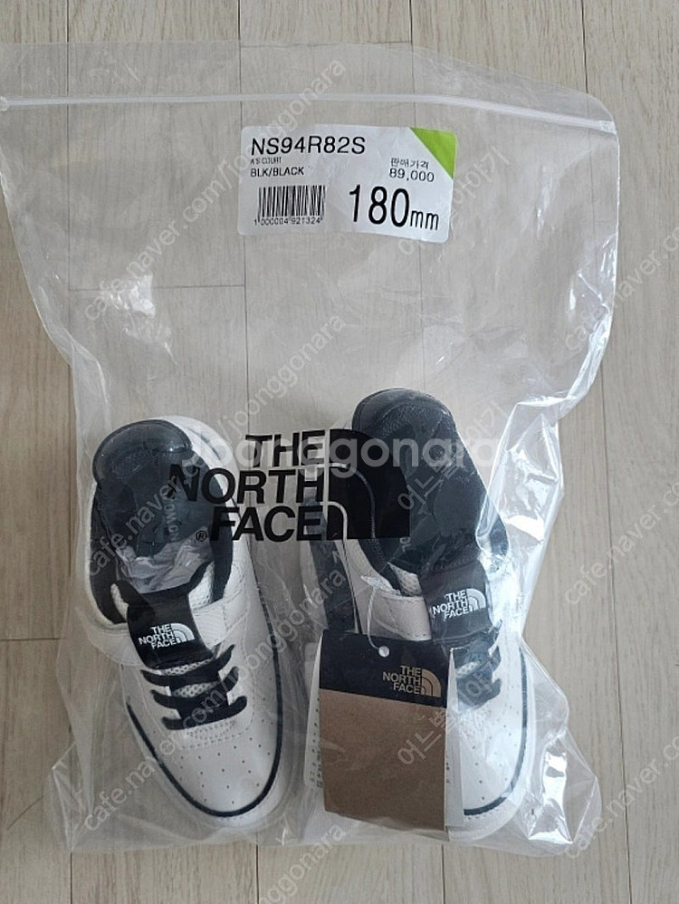 노스페이스 키즈 코트 운동화 180mm 새상품 판매--1