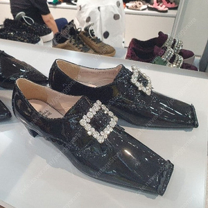 슈콤마보니 Tiara pumps DG1BX18022(225)_vinst