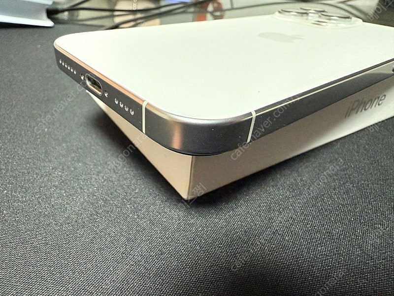 아이폰16프로맥스 256G 화이트 풀박 무음--1