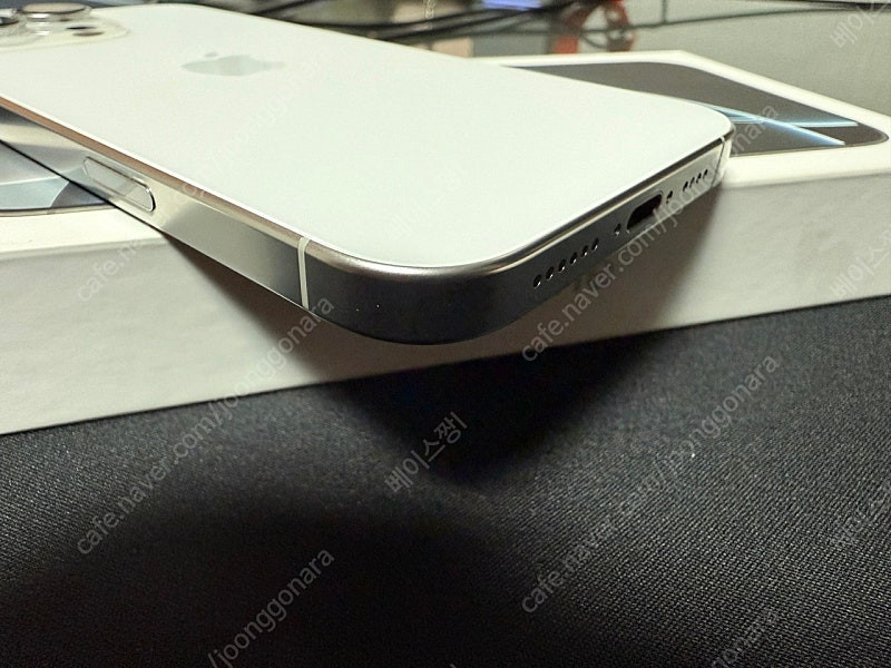 아이폰16프로맥스 256G 화이트 풀박 무음--4