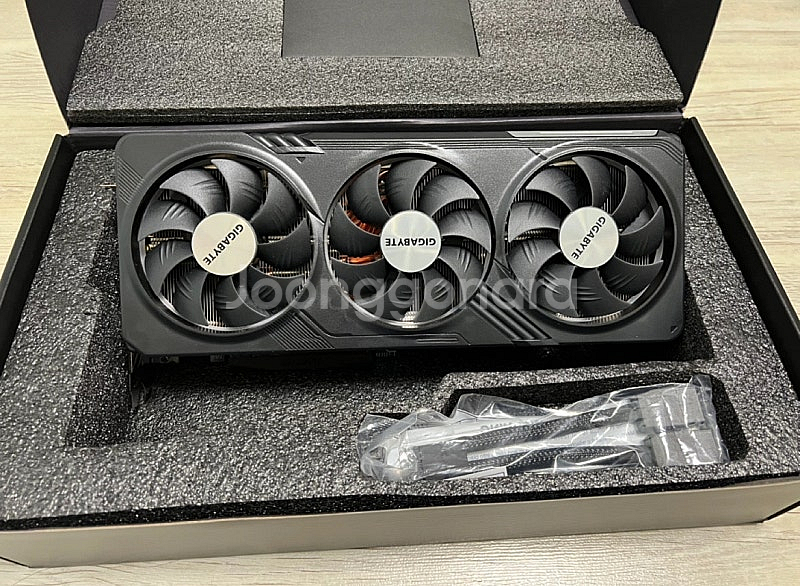 기가바이트 rtx 4070 super Gaming OC...--1